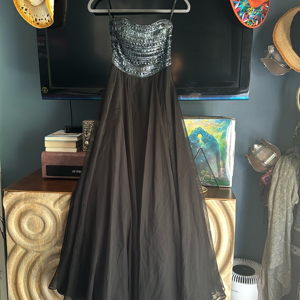 Sherri Hill Strapless Gown / Prom Dress